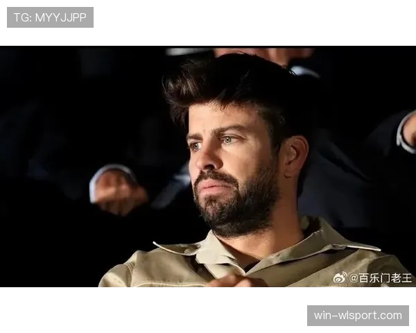 杰拉德·皮克去买咖啡像走红毯,路人瞬间成配角 杰拉德·皮克去买咖啡像走红毯,路人瞬间成配角
