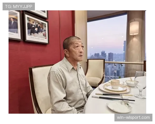 石智勇晒生活照,那杯咖啡看着比我一个月工资还讲究 石智勇晒生活照,那杯咖啡看着比我一个月工资还讲究